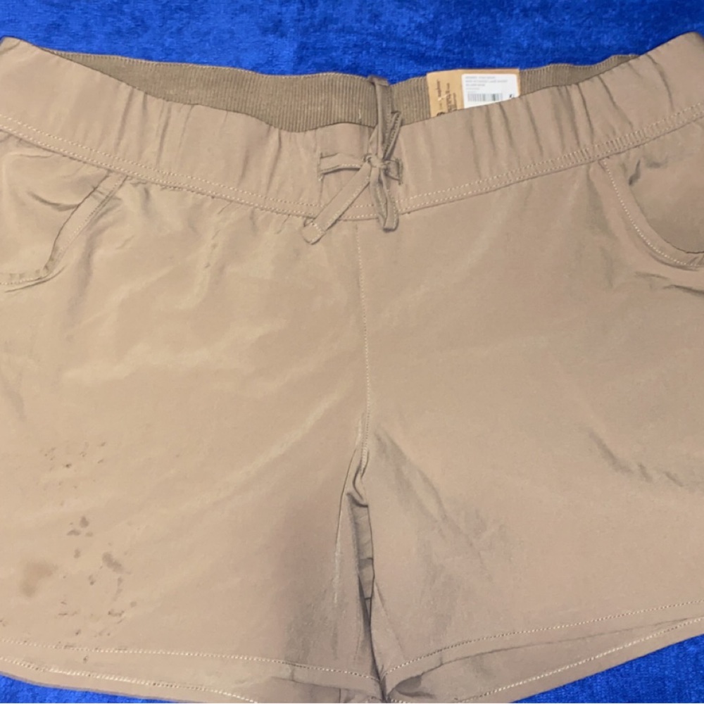 Magellan women’s fishing khaki shorts